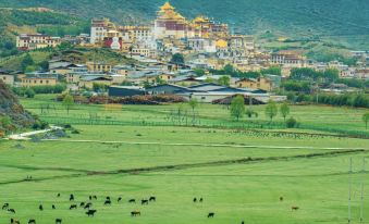 Shangri-LazhujiHotel