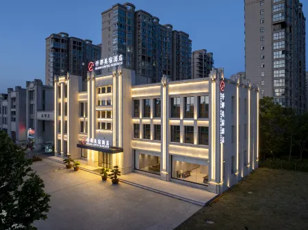 QIANNA HOTEL GLORIOUS(Xinyang High Speed Railway East Station） Отели рядом со станцией Xinyang East Railway Station