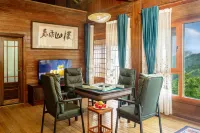 Homestays in Baihuazhai Scenic Area - parking