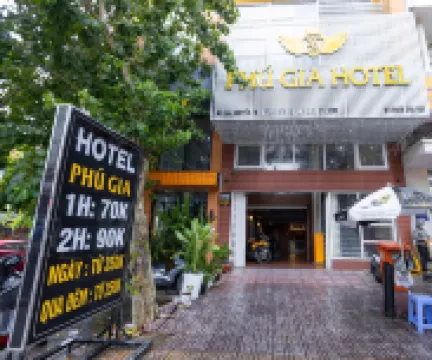 Phú Gia Hotel 563 Nguyễn Thị Thập Các khách sạn gần Công Viên Đài Liệt Sĩ Phường 18