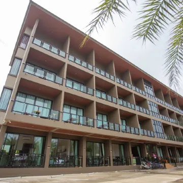 Triple O Phala Beach