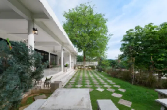 Villa La Flora Kaeng Krachan Hotels near Kaeng Krachan National Park