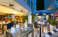 Radisson Suites Bangkok Sukhumvit Các khách sạn ở Băng Cốc