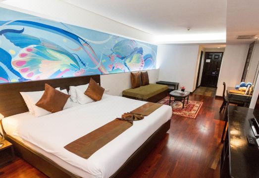 더 그랜드 사톤 루프탑 수영장