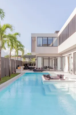 Wind & Water Nautical Club | Poolside Holiday Villa (Golden Coast Luojia Temple Branch)