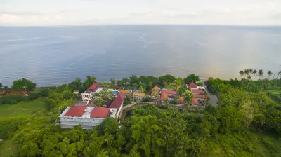 Puri Saron Hotel Baruna Beach Cottages Отели рядом с достопримечательностью «Fakultas Matematika Dan Ilmu Pengetahuan Alam»