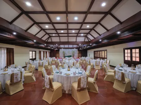 Sterling Lake Palace Alleppey Отели рядом с достопримечательностью «Кидангампарамбу Сри Буванесвари Темпл»