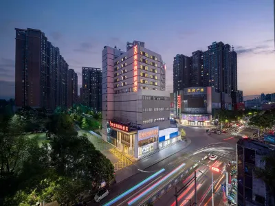 Vienna International Hotel (Xinyang Railway Station Tianrun Plaza Store) Hotel in zona Xinyang Railway Station