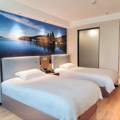 Tianhe Guanguang Hotel Hotels near Xunyang Tower