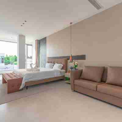 TML-L1 Luxury Villa 6 Rooms 8 Bathrooms (Luxury KTV Room + Pool + Pool Table + Fitness Area) Rooms