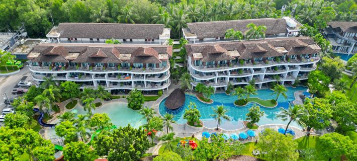 Holiday Ao Nang Beach Resort, Krabi Hotele w: Dystrykt Mueang Krabi