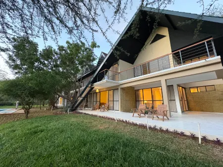 Ashnil Aruba Lodge Отели в г. Тсаво