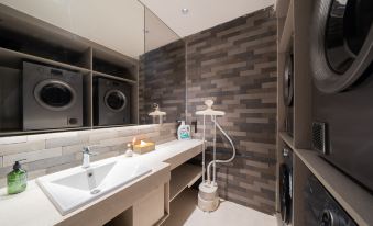 Weiman Hotel (Dongmen Old Street Subway Station Branch)