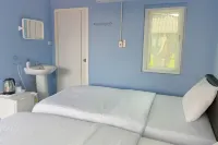 The Voyager Guesthouse Hotels near Thapae Stadium