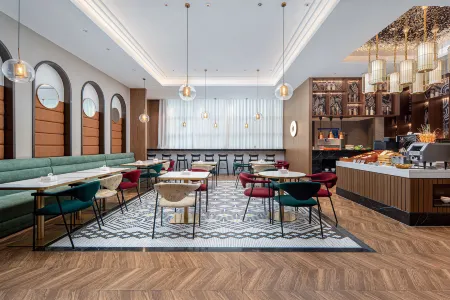 Jinjiang Metropolo Hotel Wanda Plaza Ningde Отели рядом с достопримечательностью «Ningde Normal University (South to Ningde Customs Anti-smuggling Bureau)»