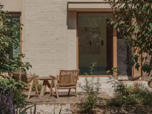 The Long Circle House