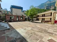 Zhangshiyan Yunshuijian Homestay - parking