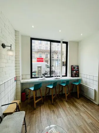 Hipotel Paris Gambetta République Отели рядом с достопримечательностью «Сад Натюрель Пьер-Эмманюель»