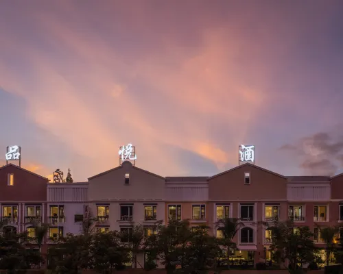 Fuxian Lake Pinyue Hotel Hotels in Chengjiang