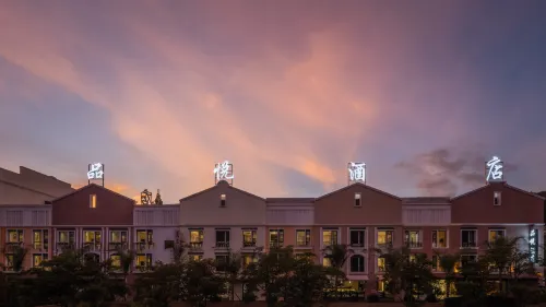 Fuxian Lake Pinyue Hotel Hotels in Chengjiang