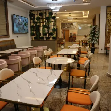 卡特利亞會議中心及套房 鄰近貝寧城機場的酒店