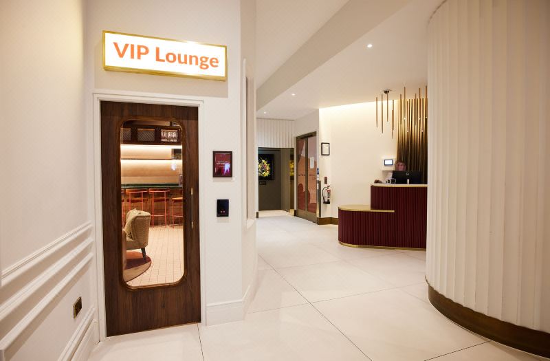 The Cumberland, London photo 2