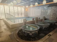 Binzhou Yingshou Fukangyang Service Center - Pools