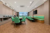 Tuke Light Stay Hotel (Weifang Railway Station North Square Taihua City Branch)