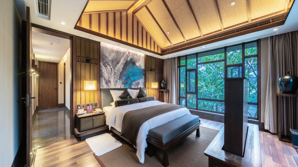 Mount Emei View Hot Spring Soup House