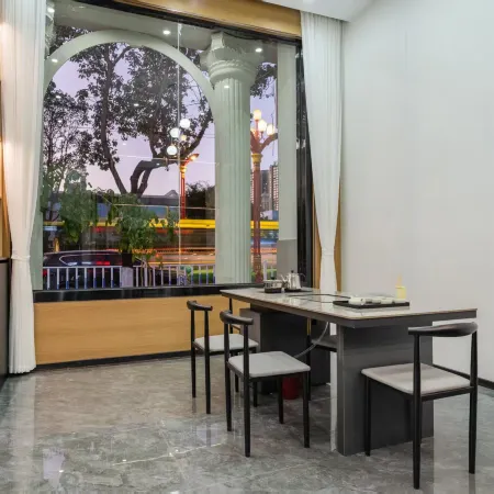 Chuxiong Anrui Hotel (Yi Ethnic Ancient Town) Отели в г. Чусион