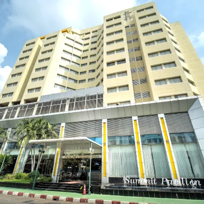 Summit Pavilion Hotel Отели рядом с достопримечательностью «Площадь Seacon»