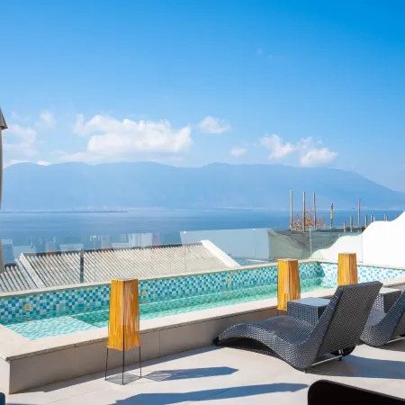 Floral Hotel·Towards the Clouds Villa(Shuanglang, Dali, Erhai)