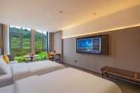 Home Inn Plus (Enshi Xuan'an Yuquan Street Branch) - parking