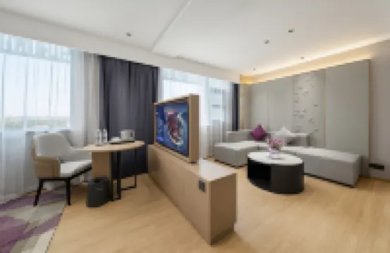Lifeng Hotel (Haiyang Government Affairs Service Center Haiyang Station Branch)