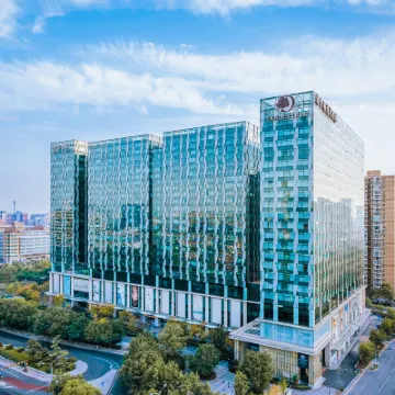 DoubleTree by Hilton Beijing Отели рядом с достопримечательностью «Станция метро Fuxingmen»