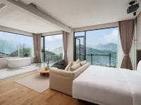 Qingyunjian homestay in Moganshan  · Designer-Inspired Mountain Luxury Stay with Garden Hotels in Deqing