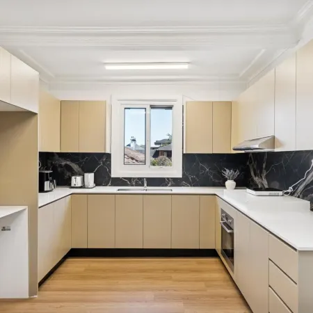 Well-Located Rooms – Walking Distance to Station & Shops