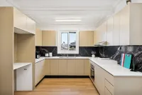 Well-Located Rooms – Walking Distance to Station & Shops