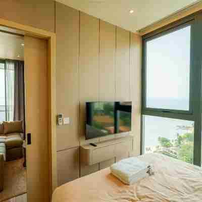 Luxury 2BR Sea View Apartment with Private Lift and Free Parking Rooms