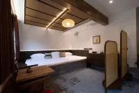 Pingcheng Xu Courtyard House Homestay (Datong Ancient City Daiwang Mansion)