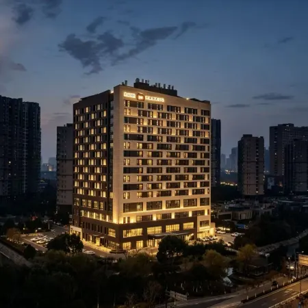 Yancheng Baolong Yiyue Select Hotel
