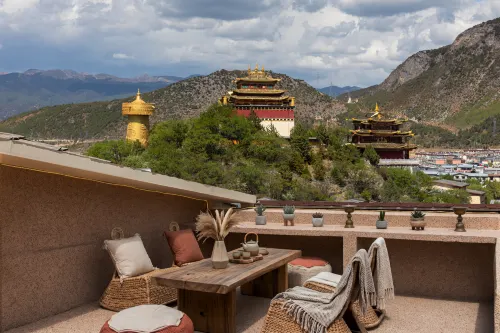 Shangri-La France Private Residence (Dukezong Ancient City Great Buddha Temple Prayer Wheel) - Scenic