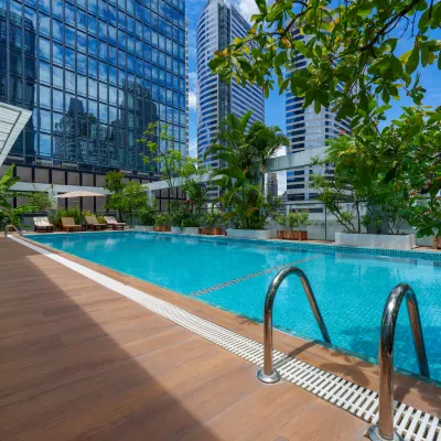 Sabai Sathorn Service Apartment Отели рядом с достопримечательностью «Небоскреб «МахаНакхон»»