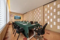 LANZHOU·蘭舟飯店（貴陽甲秀樓噴水池地鐵站店） - 停車場