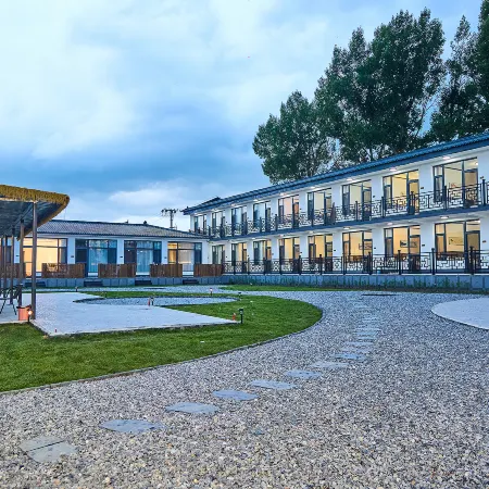 Breeze and Wheat Courtyard