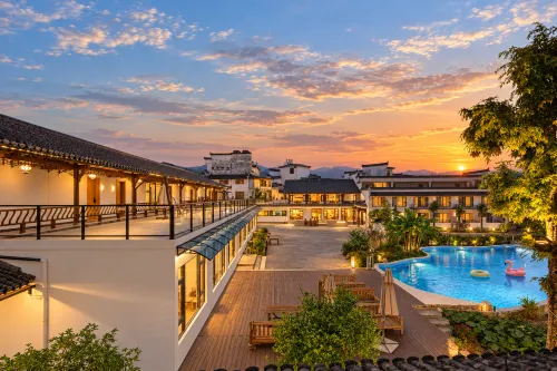 Fanjing Yundi · Hidden Luxury · Swimming Pool Chill Resort Courtyard (Hongcun Scenic Area) - parking