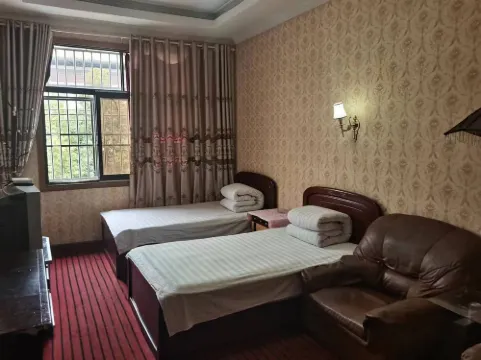 Qianshan Jinzishan Inn