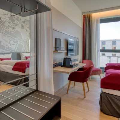 IntercityHotel Berlin Airport BER Terminal 1+2 Отели рядом с достопримечательностью «Станция метро Lipschitzallee»