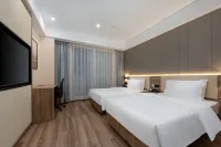 He Zhang Cloud Eminent Hotel
