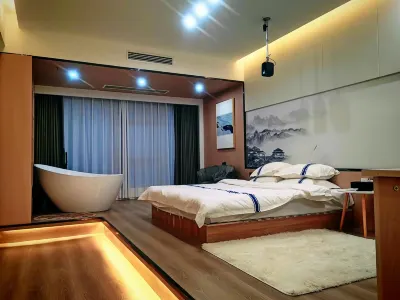 Lushanhai Homestay (Changchun Yinhe Xintiandi Branch) Hotels near Cuijingrong Memorial Hall